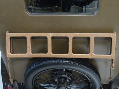 Lot 10 - Pre war luggage rack