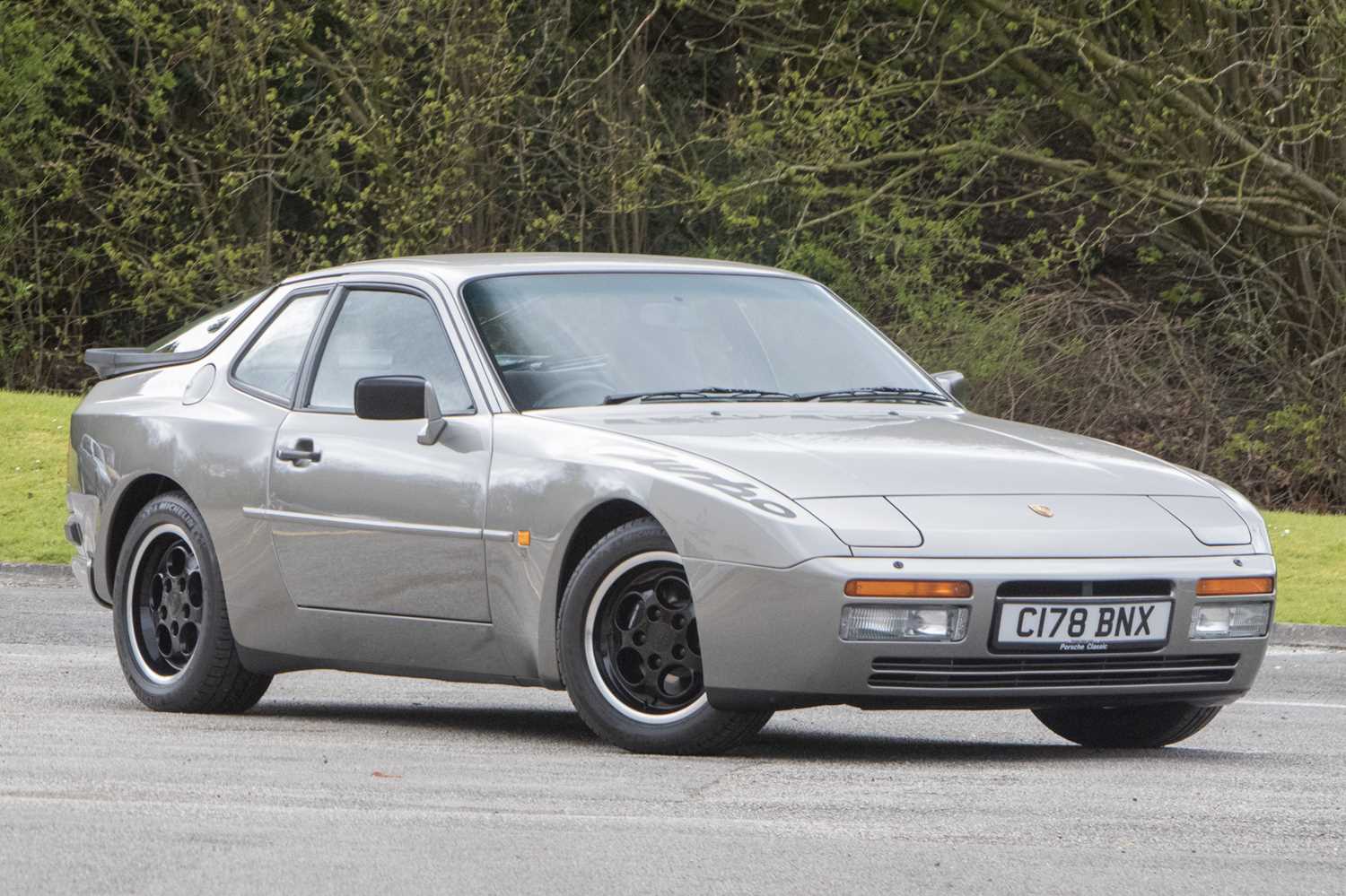 Lot 82 - 1986 Porsche 944 Turbo