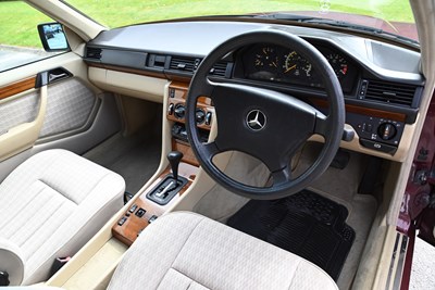Lot 53 - 1992 Mercedes-Benz 230 E