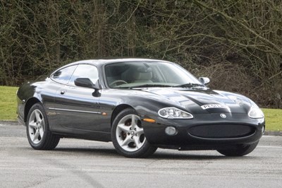 Lot 72 - 2001 Jaguar XK8 4.0 Coupe