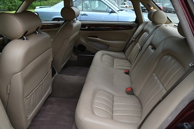 Lot 87 - 1998 Jaguar Sovereign 4.0 V8 LWB