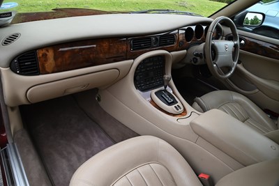 Lot 87 - 1998 Jaguar Sovereign 4.0 V8 LWB