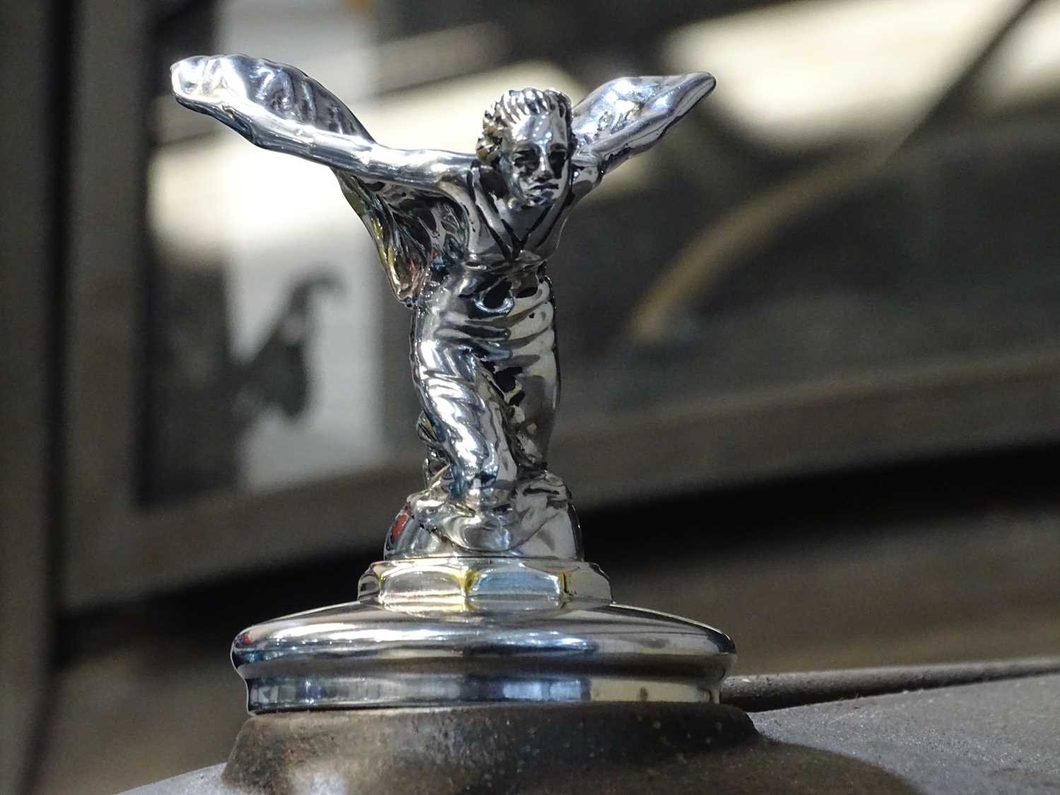 Lot 26 - Rolls Royce kneeling lady mascot