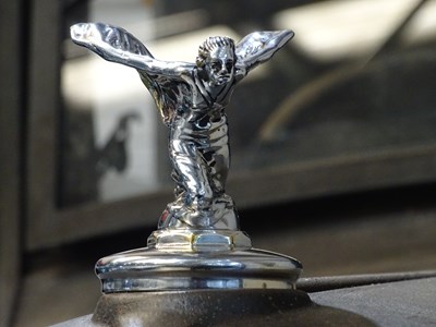 Lot 26 - Rolls Royce kneeling lady mascot