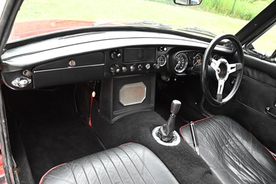 Lot 31 - 1971 MG B GT
