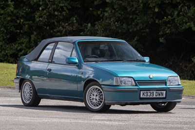 Lot 122 - 1993 Vauxhall Astra 2.0i Exclusive Convertible