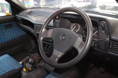 Lot 122 - 1993 Vauxhall Astra 2.0i Exclusive Convertible