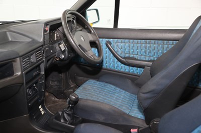 Lot 122 - 1993 Vauxhall Astra 2.0i Exclusive Convertible