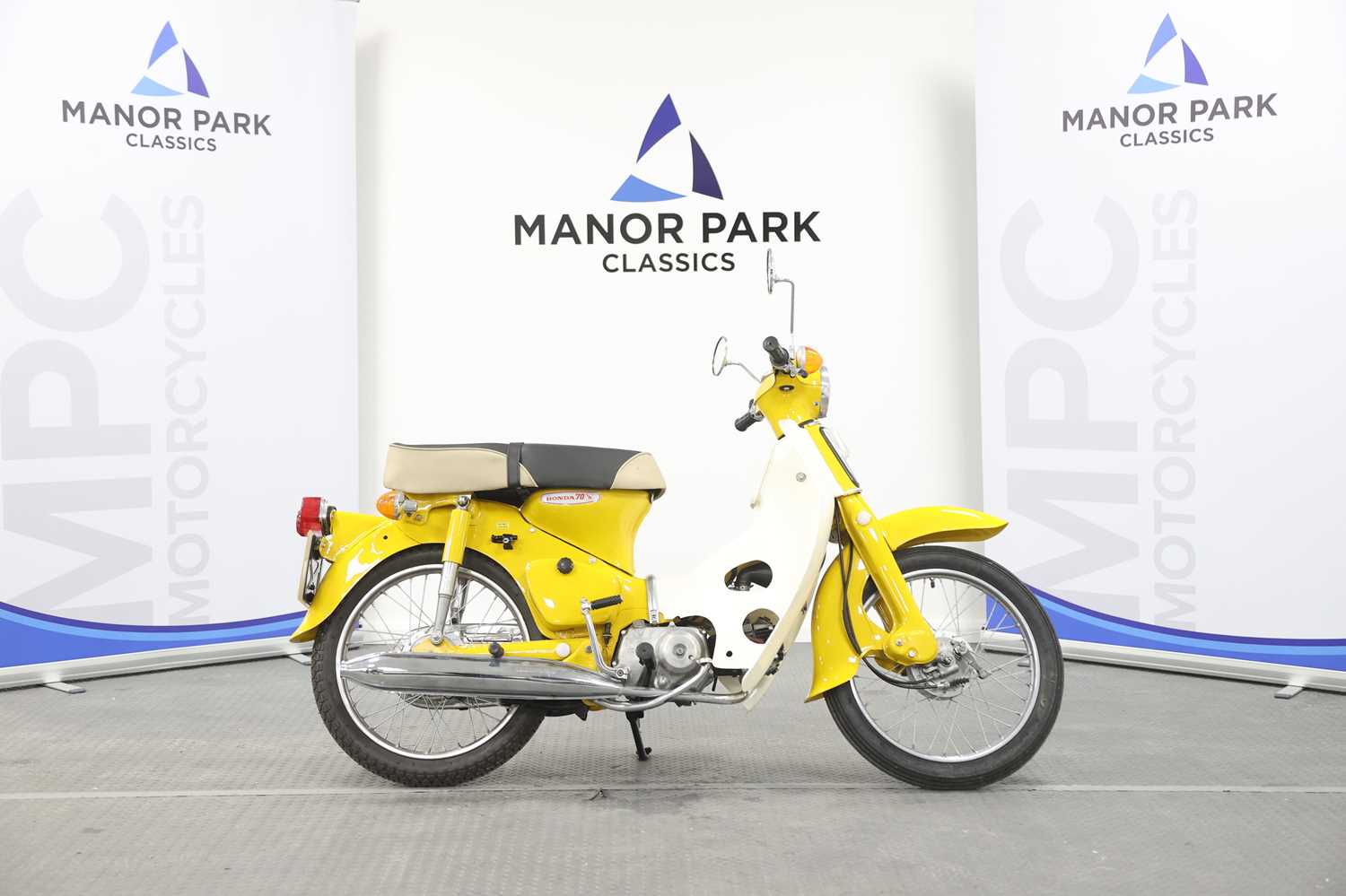 Lot 36 - 1976 Honda C70