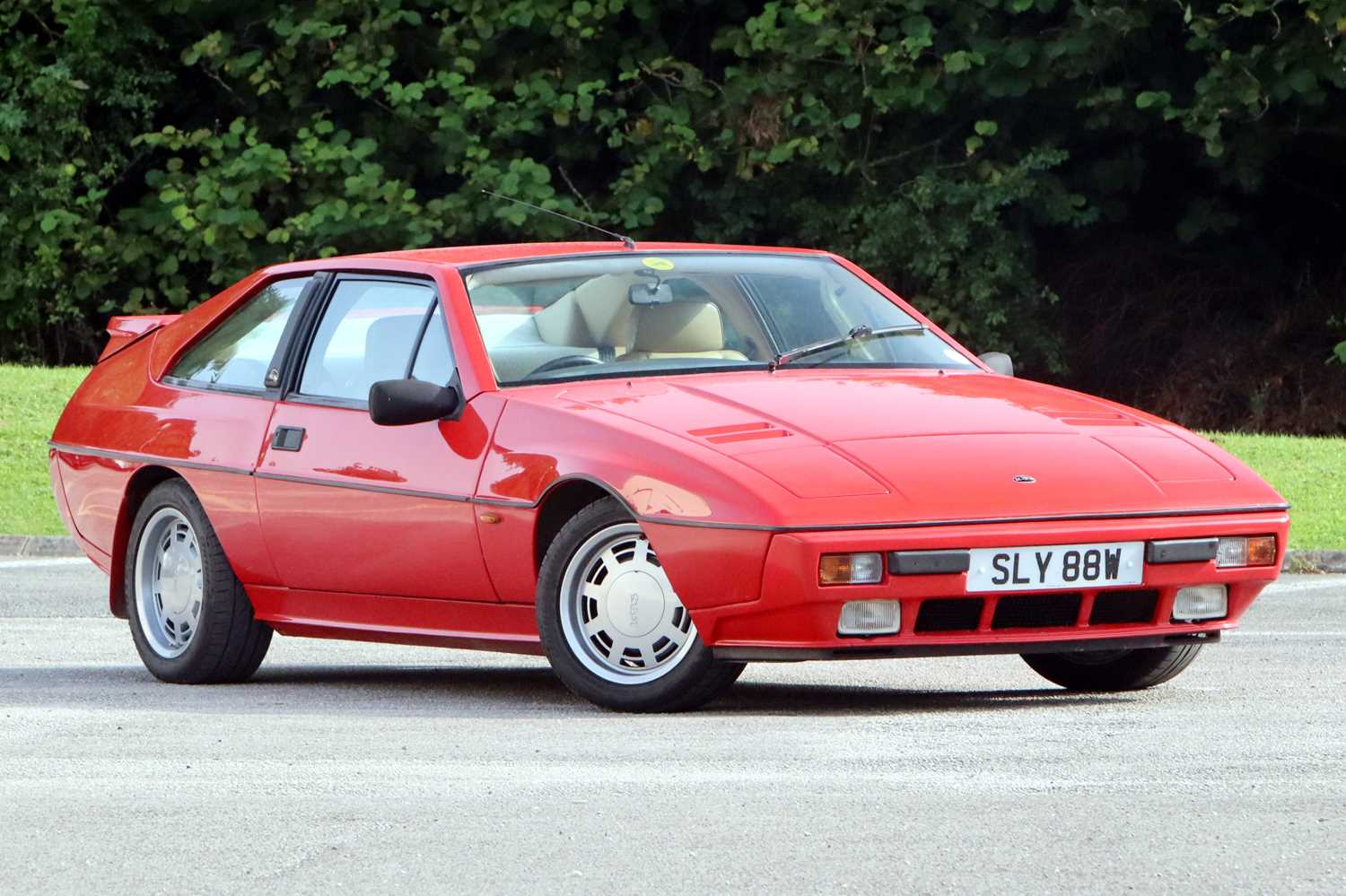 Lot 105 - 1988 Lotus Excel SE