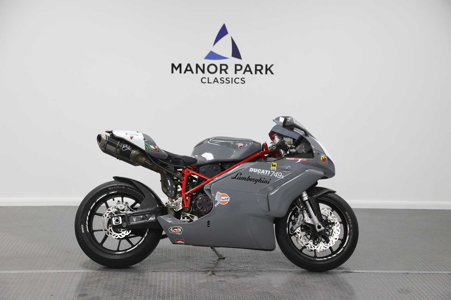 Lot 5 - 2005 Ducati 749