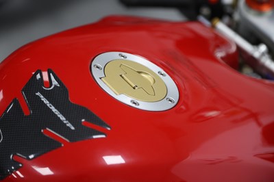 Lot 27 - 1998 Ducati 916 SPS