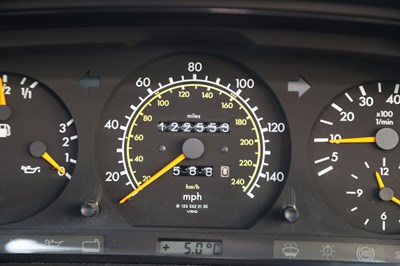 Lot 184 - 1993 Mercedes-Benz 220 CE