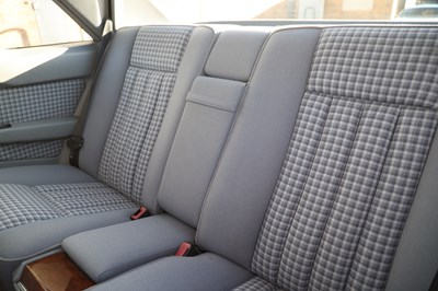 Lot 184 - 1993 Mercedes-Benz 220 CE