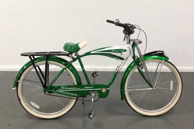 Lot 33 - Schwinn Cruiser Deluxe 7