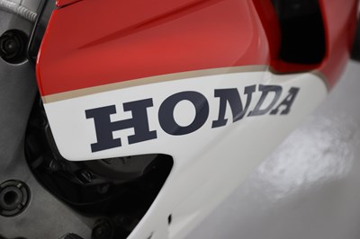 Lot 25 - 1988 Honda VFR750R RC30
