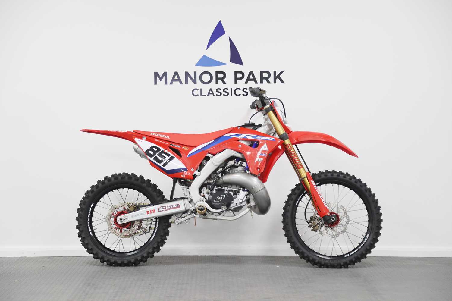 Lot 33 - 1986 / 2020 Honda CR500F
