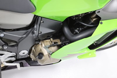 Lot 2 - 2000 Kawasaki ZX-12R Ninja