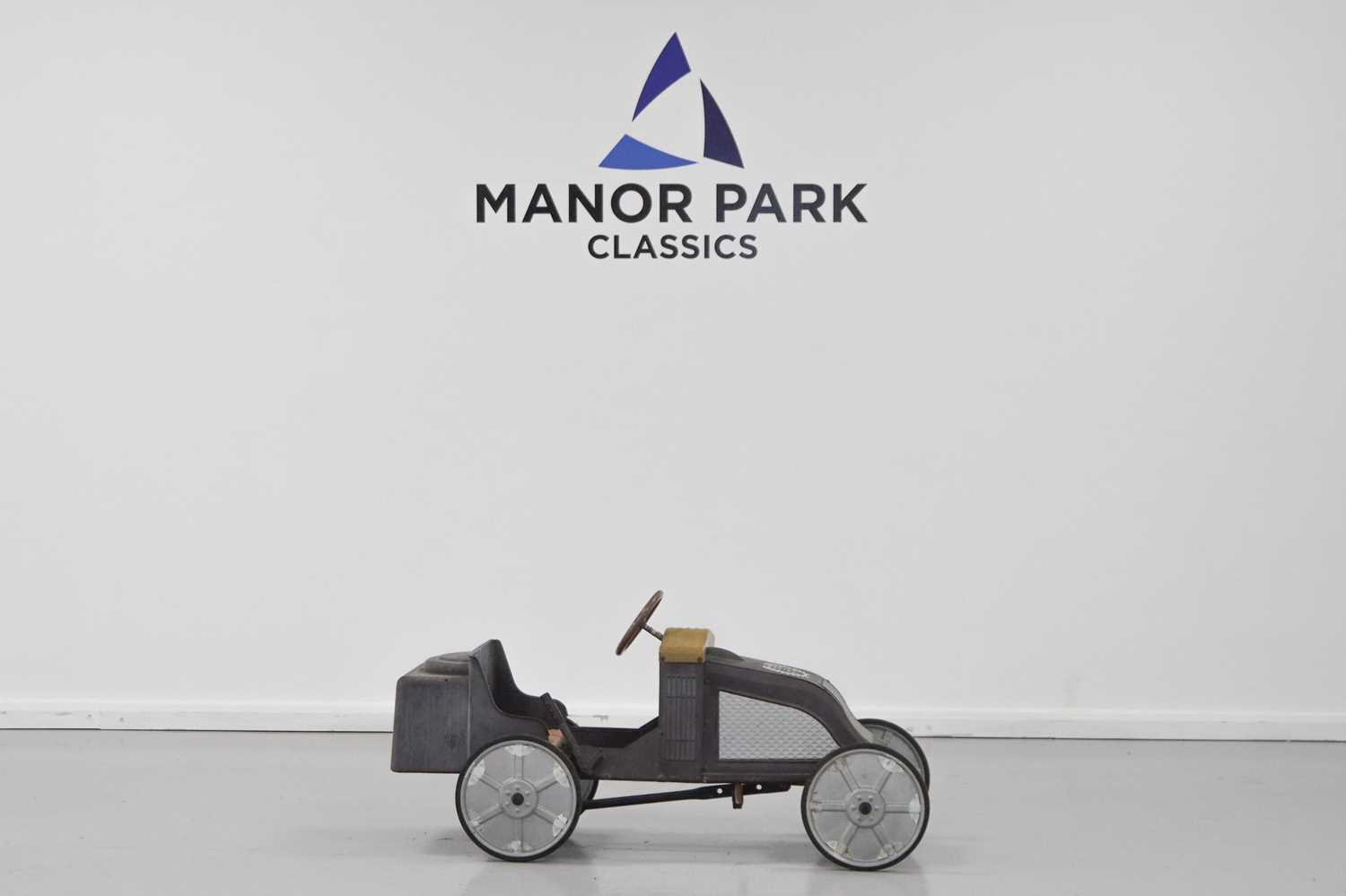 Lot 49 - Renault-Style Pedal Car