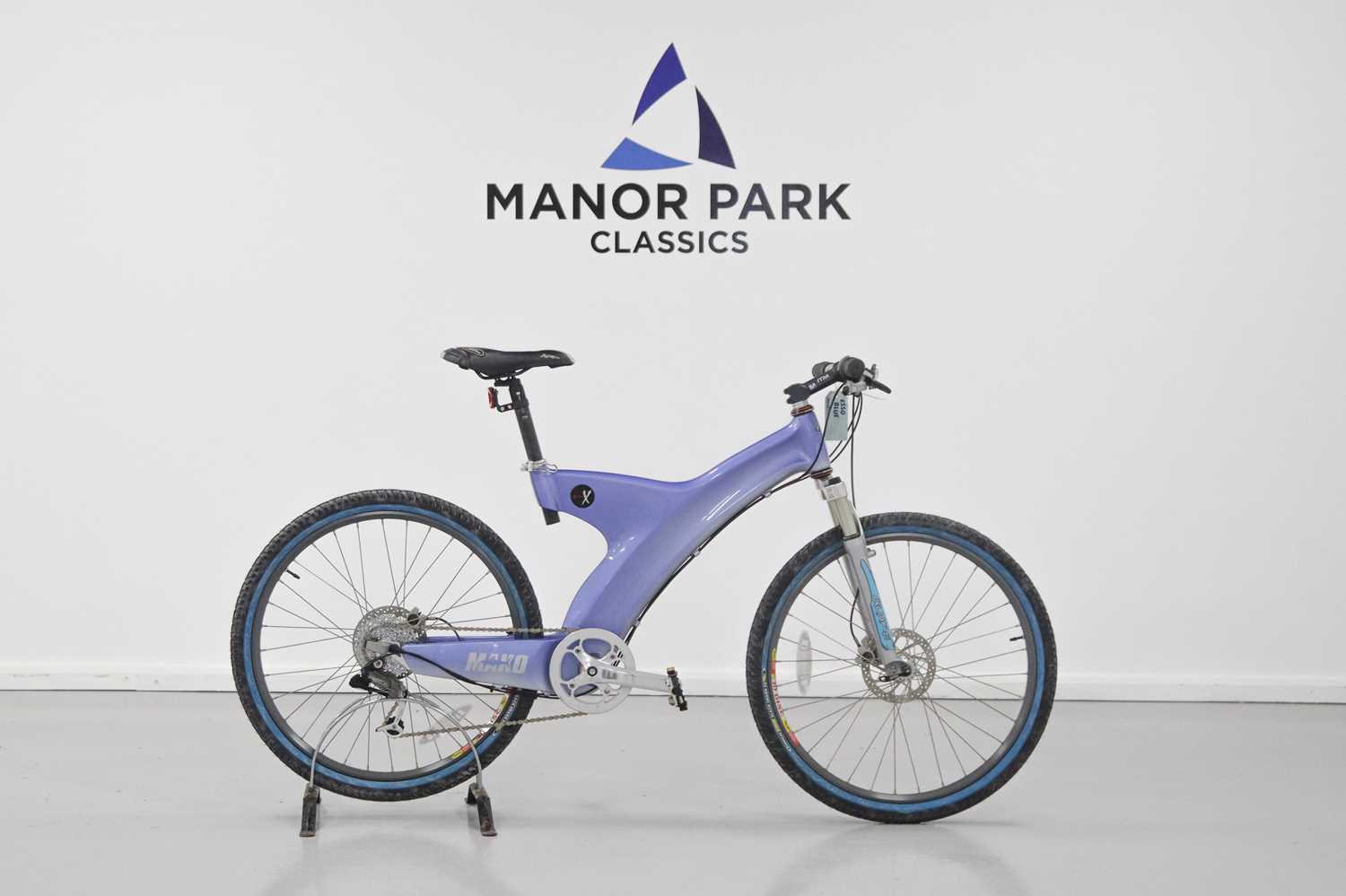Lot 44 - EP-X Mako