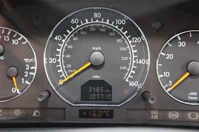Lot 107 - 1998 Mercedes-Benz SL 320