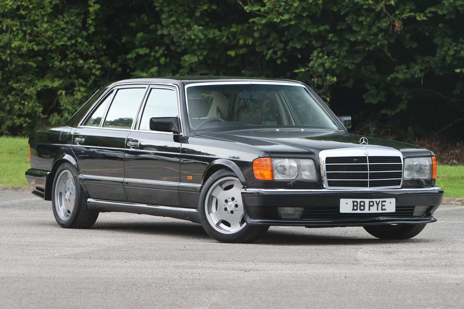 Lot 105 - 1989 Mercedes-Benz 560 SEL