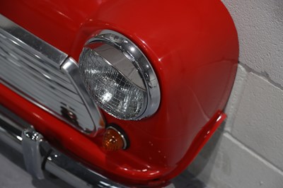 Lot 9 - Mini Front End Display Piece