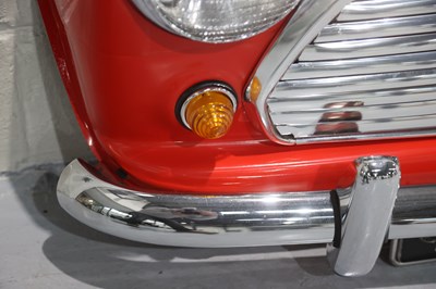 Lot 9 - Mini Front End Display Piece