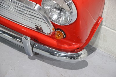 Lot 9 - Mini Front End Display Piece