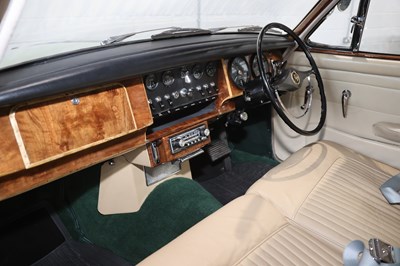 Lot 54 - 1968 Daimler V8-250