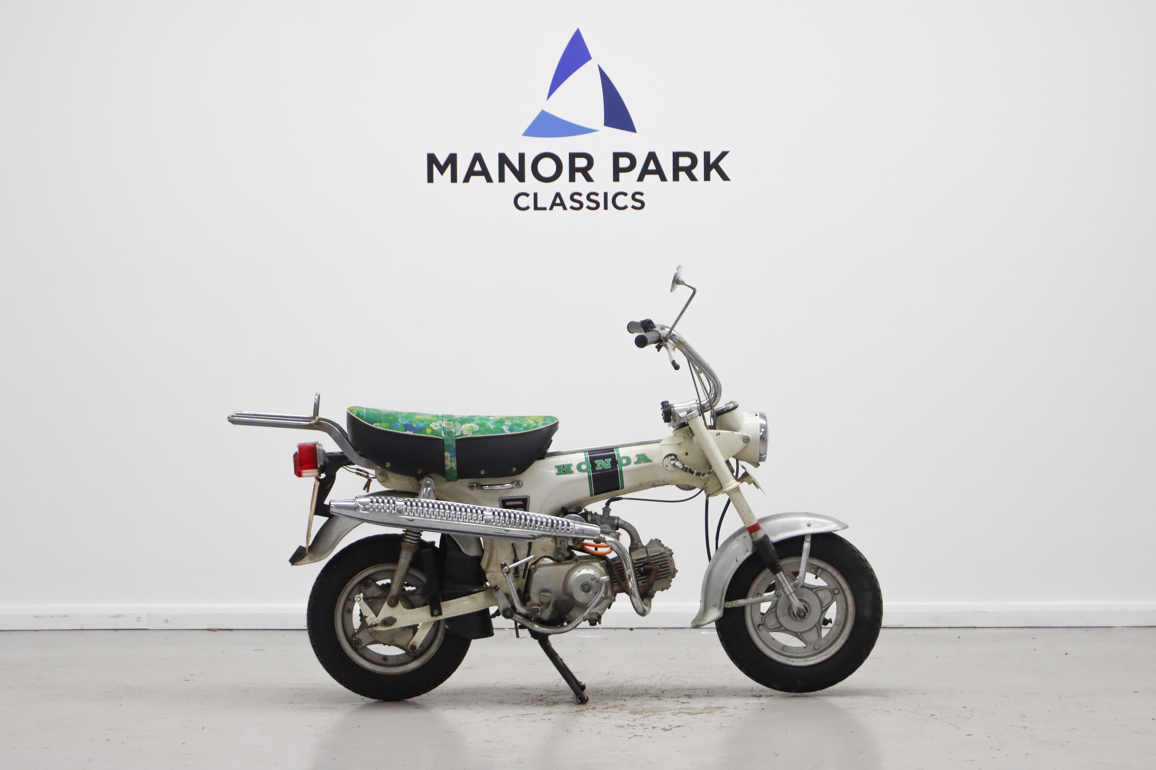 70s stadium ビンテージ　ホワイト Lot 98 - 1975 Honda ST70 Lady Dax