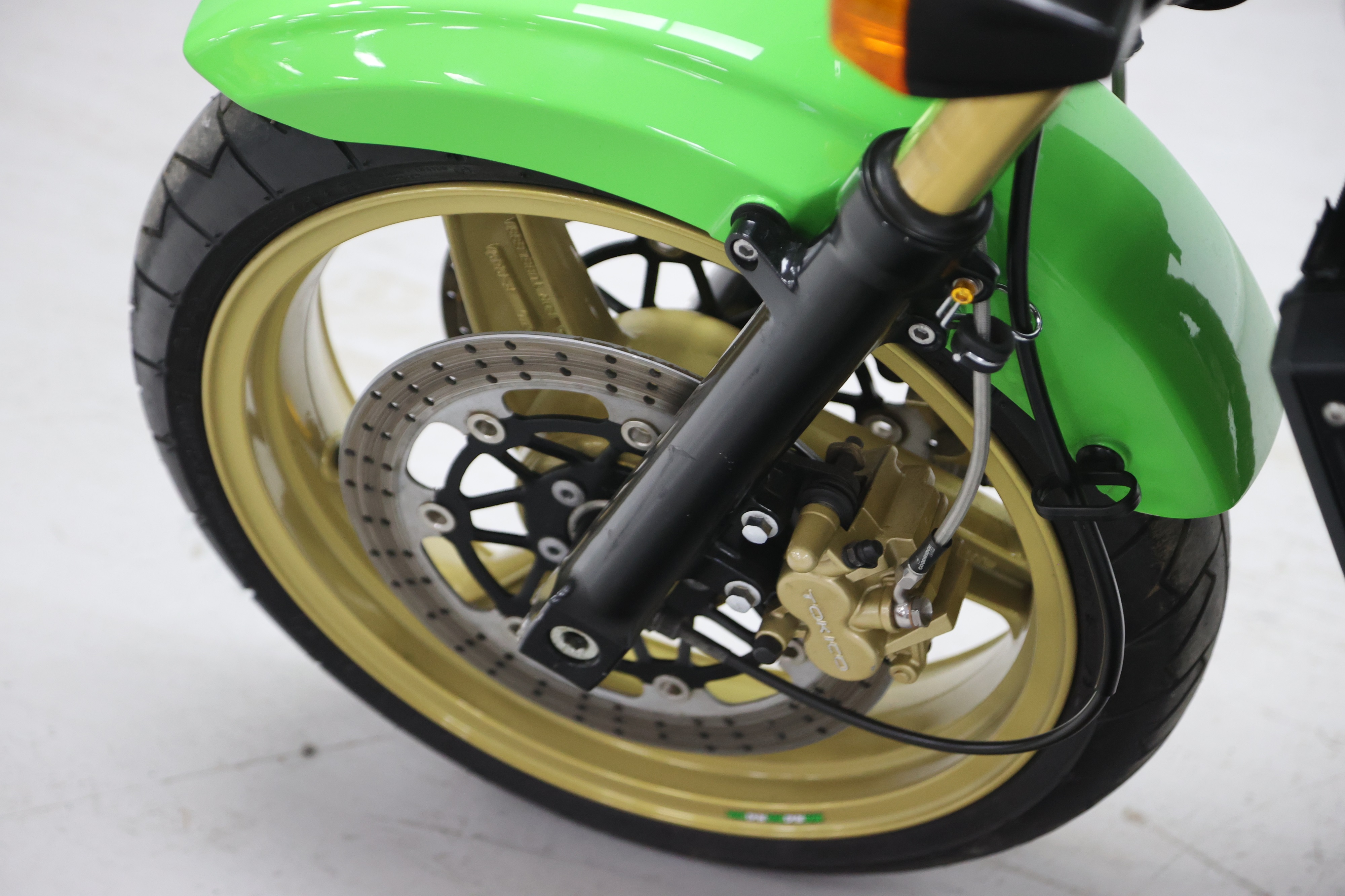 Lot 4 - 1999 Kawasaki ZRX400