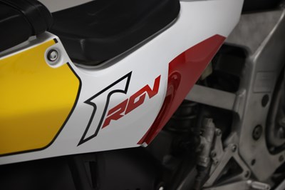 Lot 5 - 1989 Suzuki RGV250 VJ21