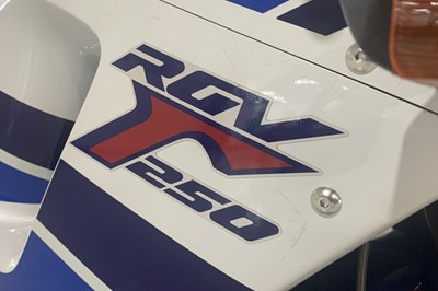 Lot 10 - 1991 Suzuki RGV250 VJ22