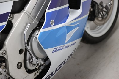 Lot 10 - 1991 Suzuki RGV250 VJ22
