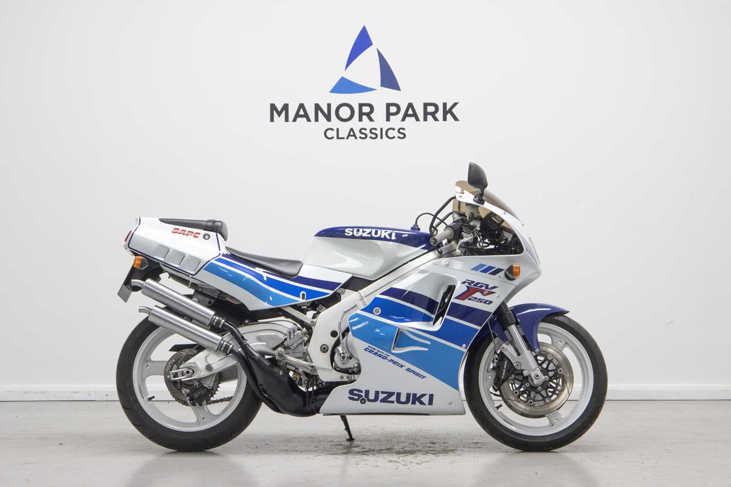 Lot 10 - 1991 Suzuki RGV250 VJ22