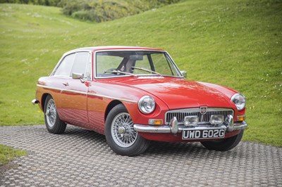Lot 19 - 1968 MG B GT