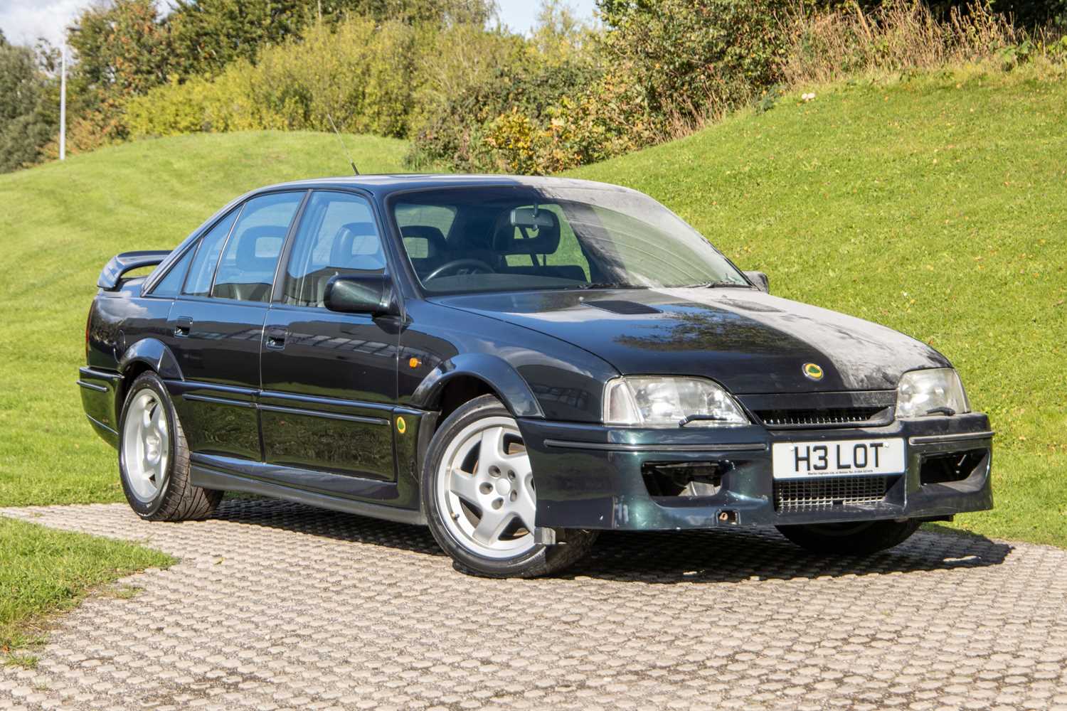 Lot 10 - 1990  Lotus Carlton