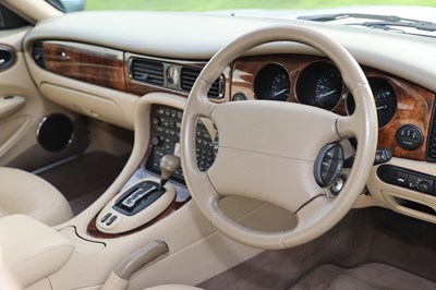 Lot 211 - 2000 Jaguar XJ 4.0 Executive