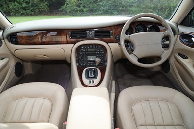 Lot 211 - 2000 Jaguar XJ 4.0 Executive