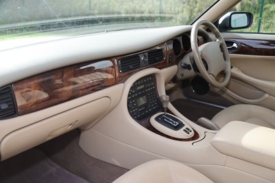 Lot 211 - 2000 Jaguar XJ 4.0 Executive