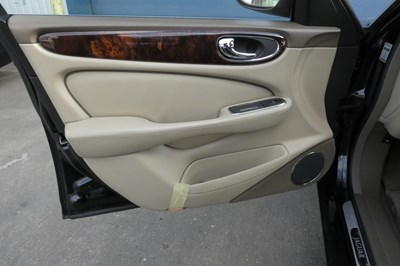 Lot 112 - 2006 Jaguar XJ Sovereign Supercharged