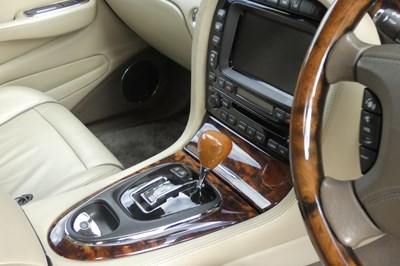 Lot 112 - 2006 Jaguar XJ Sovereign Supercharged