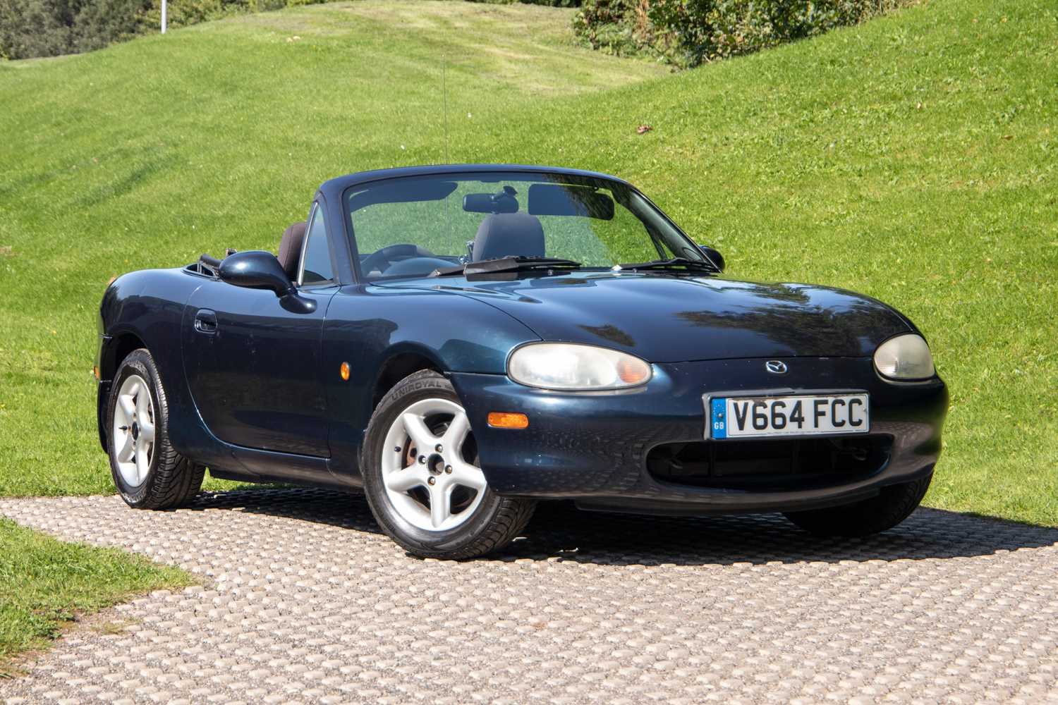 Lot 21 - 1999 Mazda MX-5