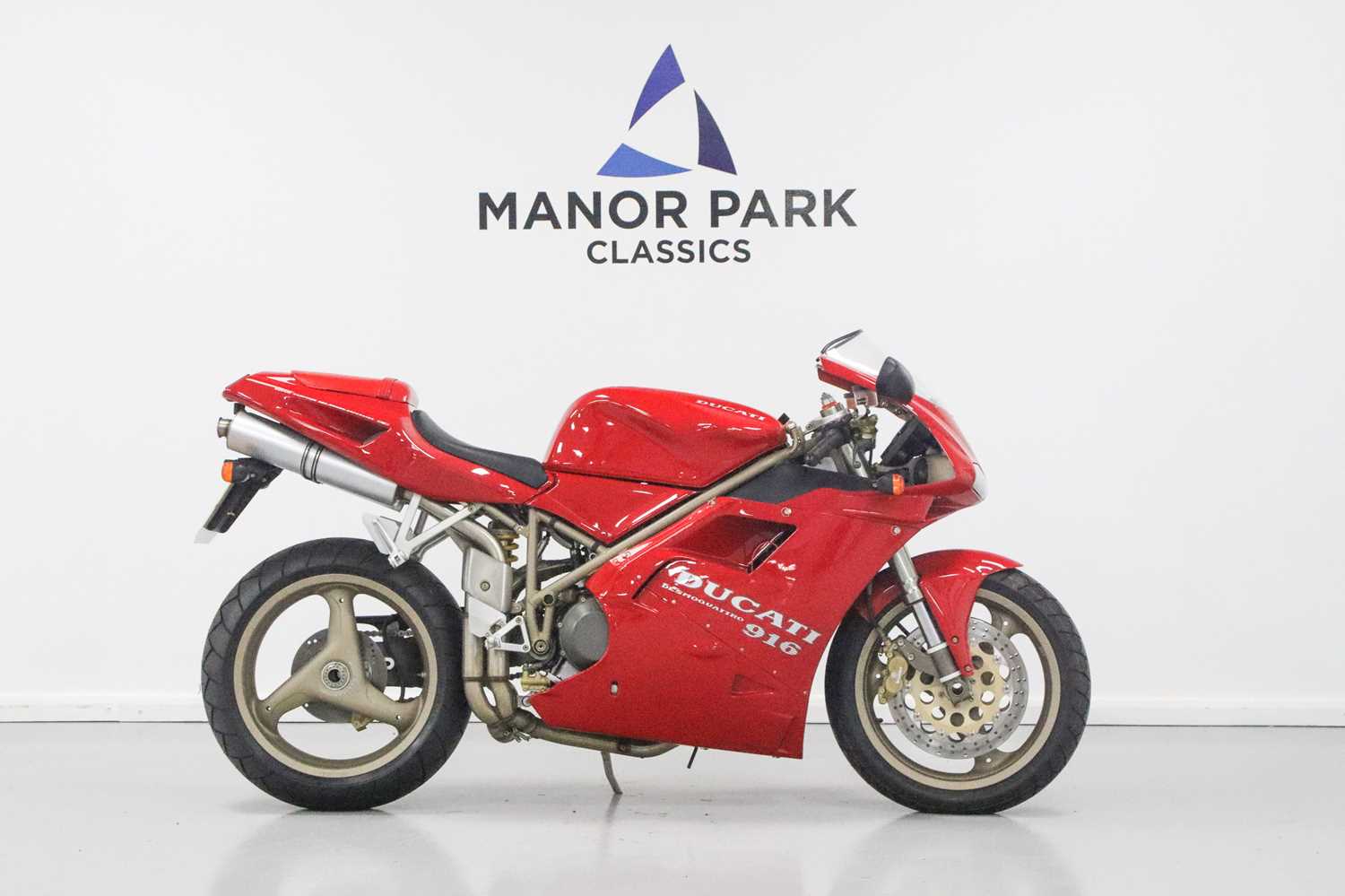 Lot 25 - 1996 Ducati 916 Biposto