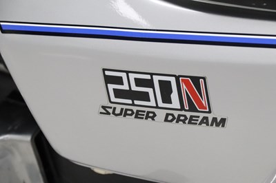 Lot 10 - 1981 Honda CB250N Super Dream