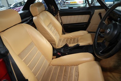 Lot 301 - 1990 Alfa Romeo Spider 2.0