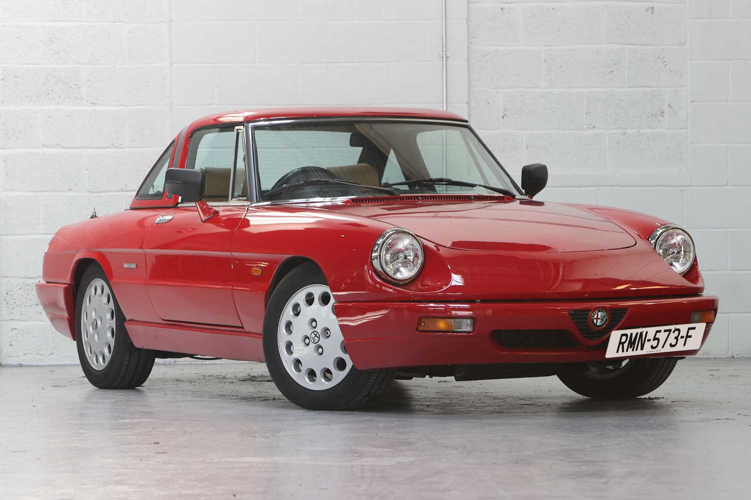 Lot 301 - 1990 Alfa Romeo Spider 2.0