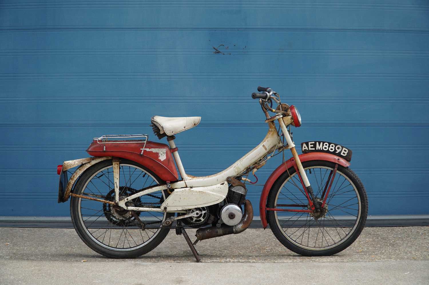 Lot 101 - 1964 Raleigh R M 9 moped