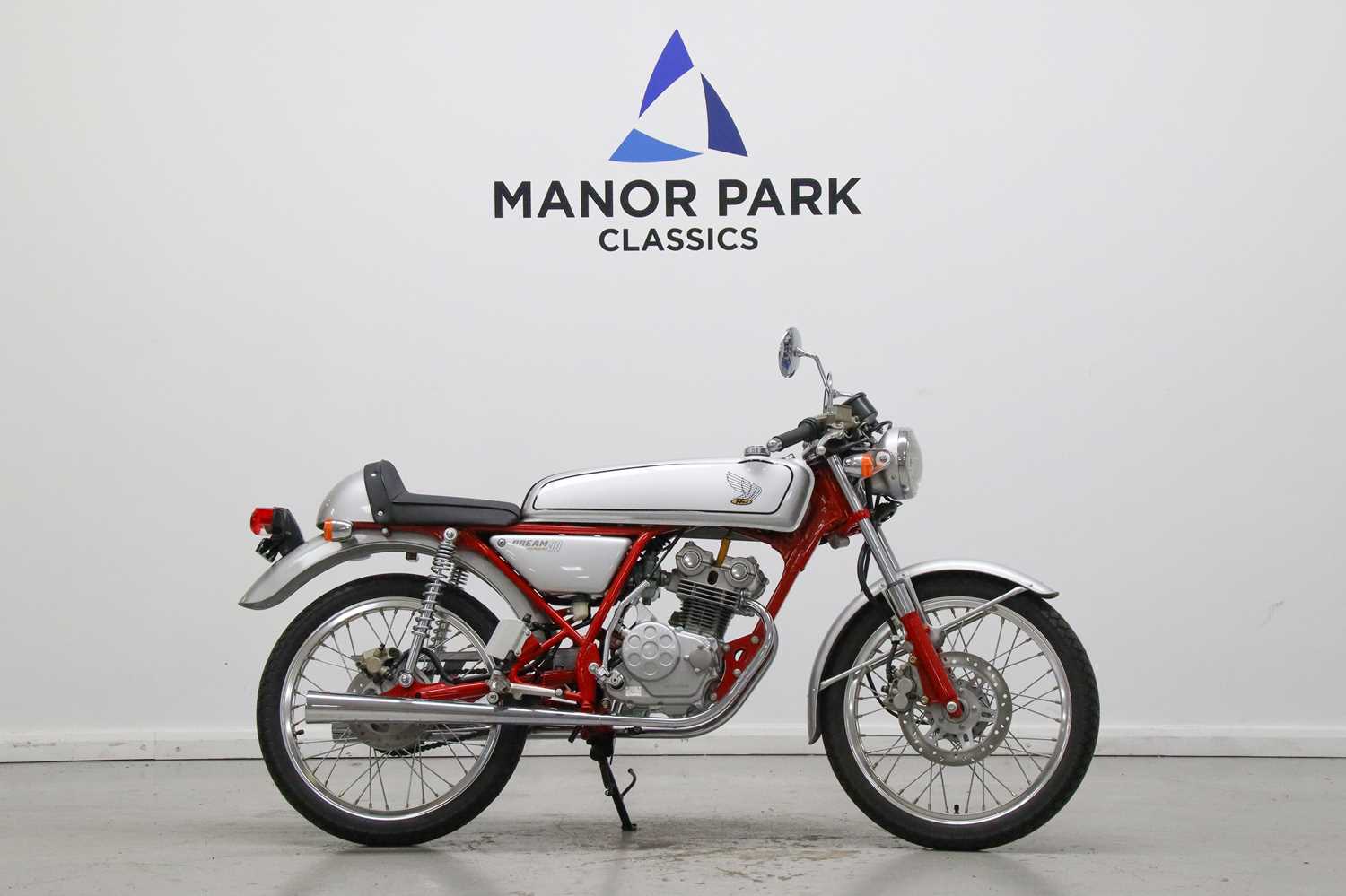 Lot 17 - 2000 Honda Dream 50
